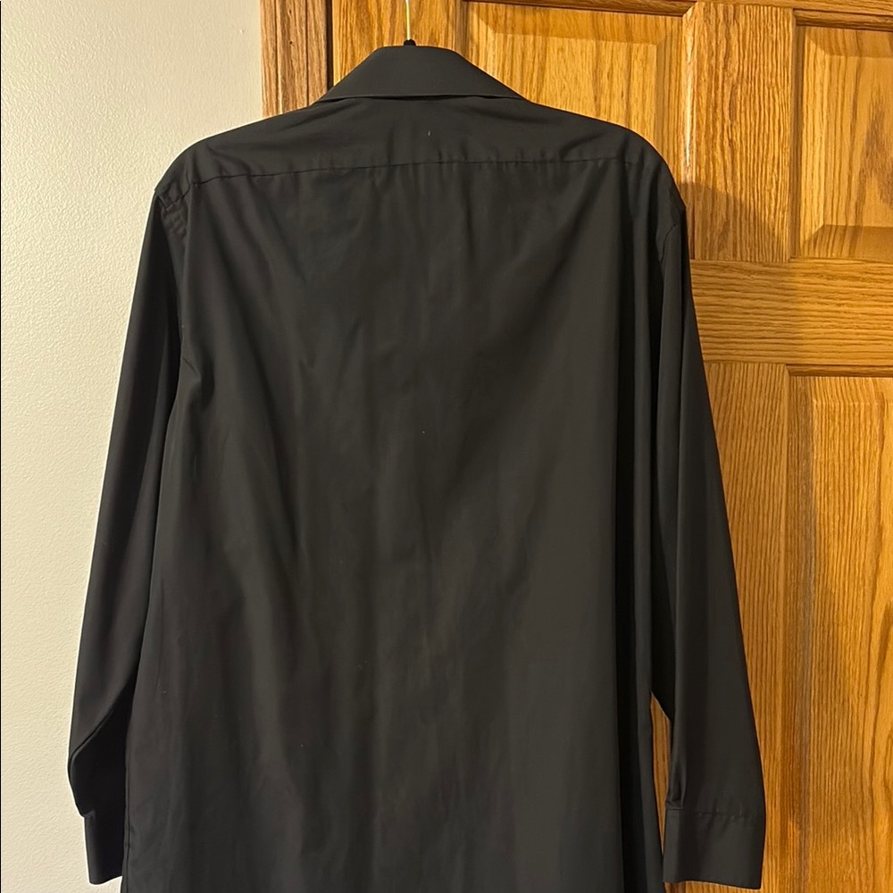 Arrow Athletic Fit Classic Black Men's Long Sleeve Dress Shirt - Picture 3 of 3